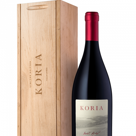 Butelja crno vino Koria cuvee poklon drvena kutija- vinarija Kutjevo